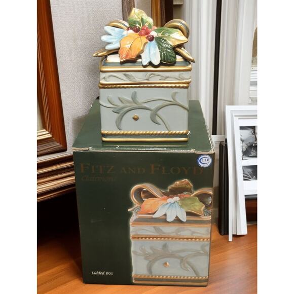 Fitz and Floyd Classics Clairmont Collection Lidded Box in Original Box 2006 - Picture 3 of 9